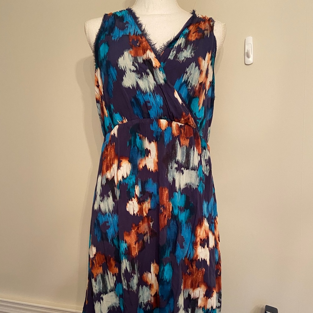 5/$25 - Simply Vera Wang navy floral dress